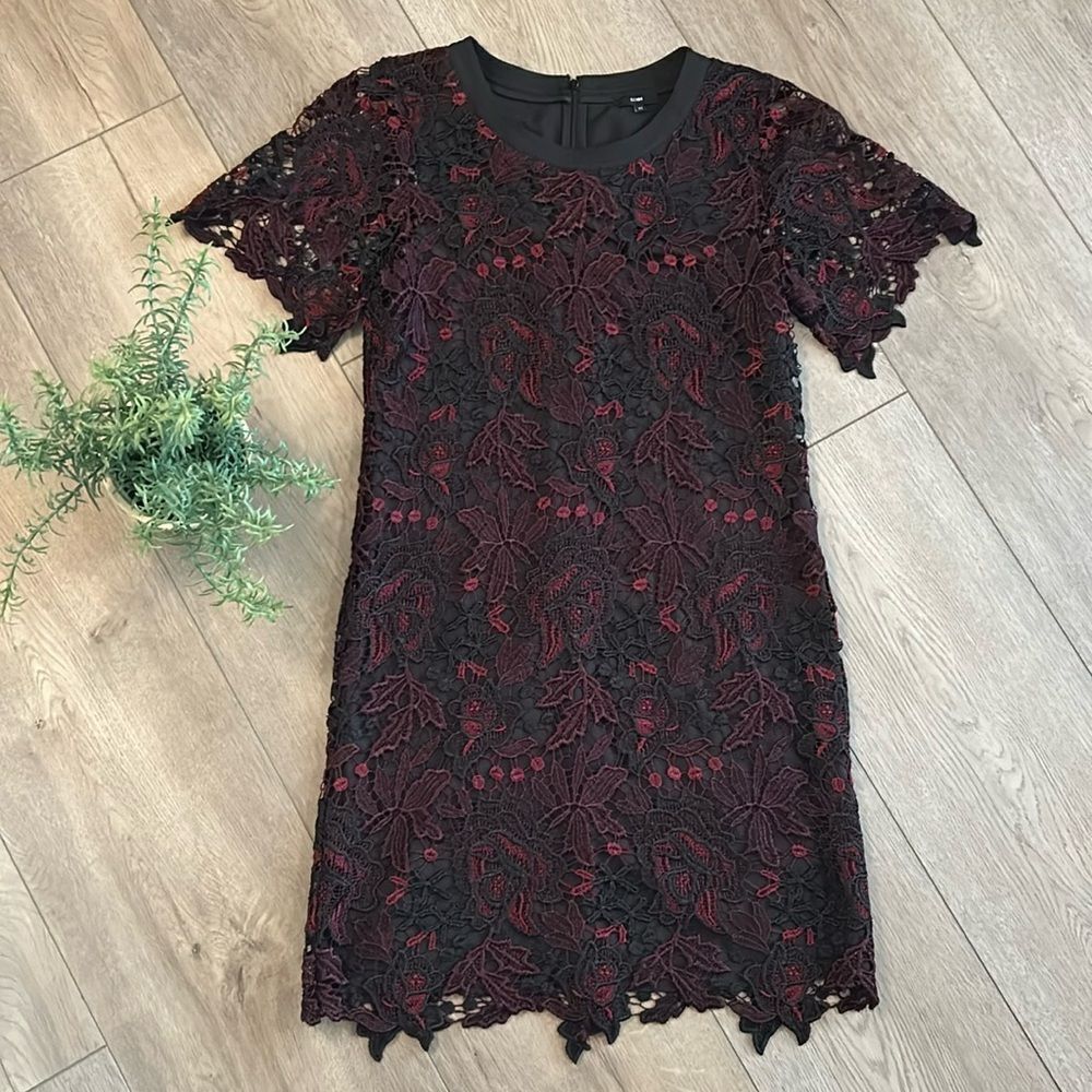 LIKE NEW KOBI RED AND BLACK LACE DRESS FULLY LINED SIZE XS - Picture 2 of 7